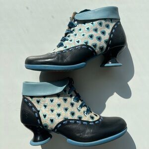 John Fluevog ENNEAGRAM INVESTIGATOR COLLARED LACE-UP ANKLE BOOT size 9